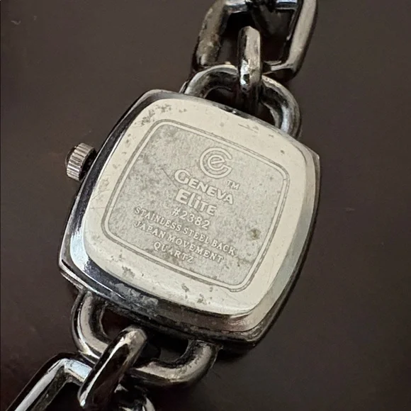 Lot of 5 old watches - need batteries - Picture 7 of 9